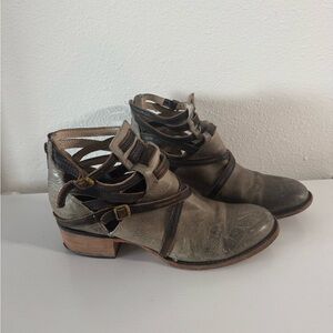 Freebird boots size 9